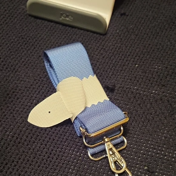 Laundry By Shelli Segal Light Blue Quilted Tote w/crossbody Strap, Zip Closure - Picture 4 of 6